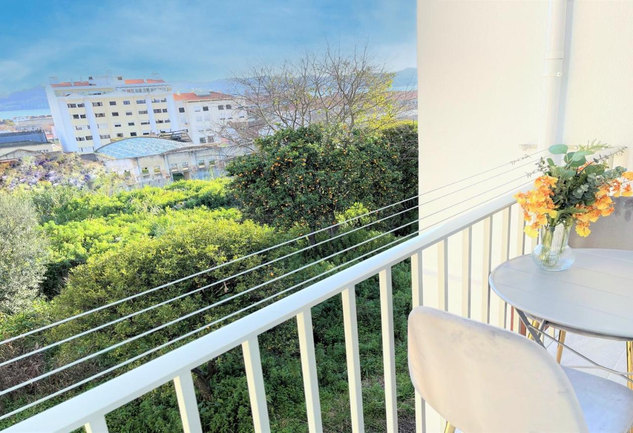 Apartment Ajuda Tagus River View Lisbon Bagian luar foto